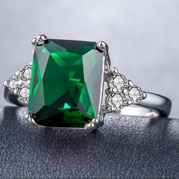 NEW 925 Silver Princess Cut Emerald Ring Size 6-10 - Picture 5 of 5